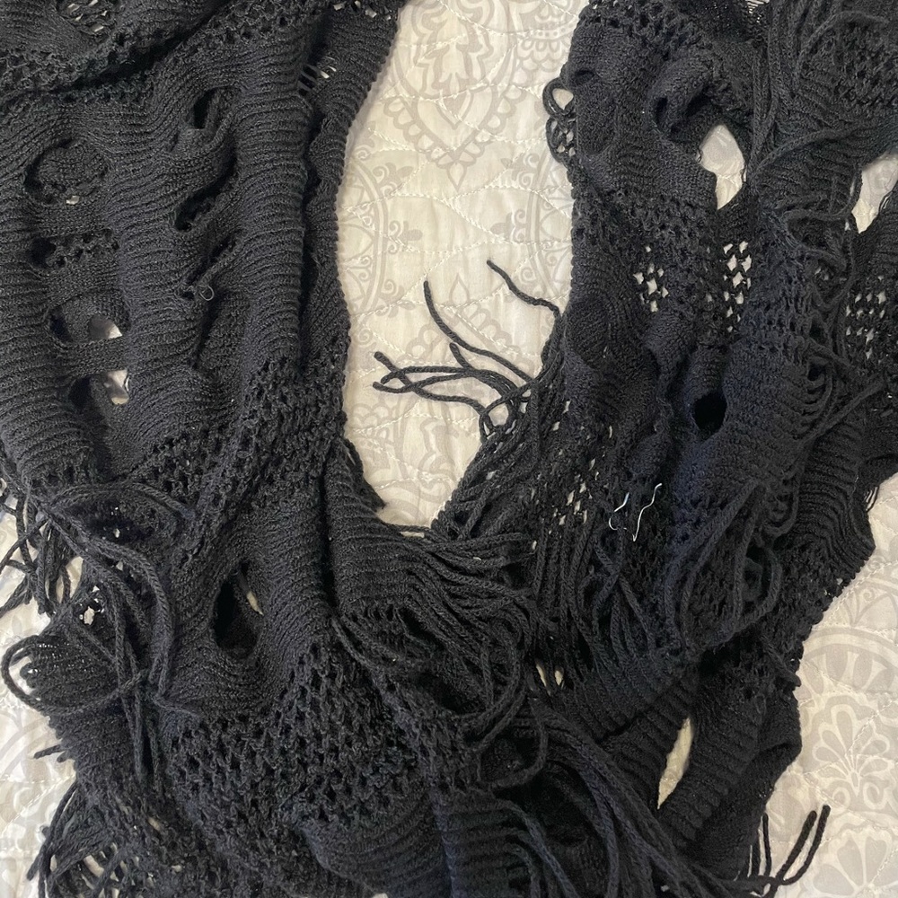 Fringed Infiniti scarf - Picture 3 of 6